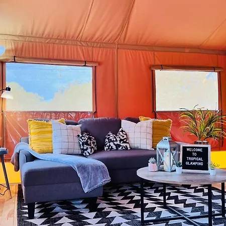 Tropical Glamping With Hot Tub Hotel Cleveland Exterior photo
