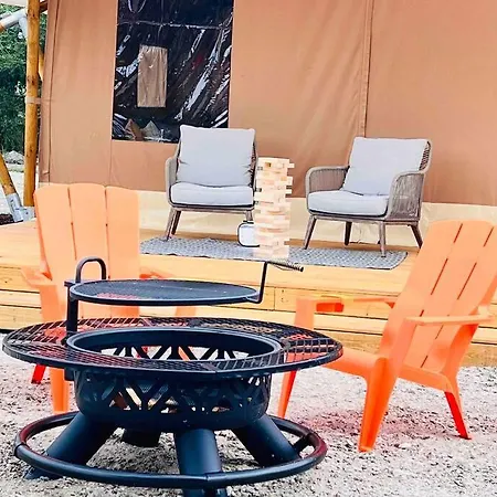 Tropical Glamping With Hot Tub Hotel Cleveland Exterior photo