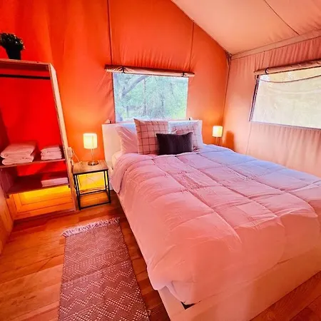 Tropical Glamping With Hot Tub Hotel Cleveland Exterior photo