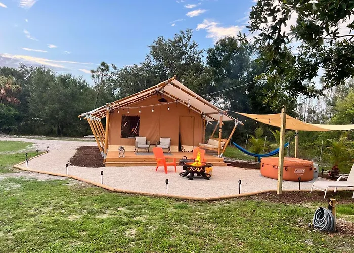 Tropical Glamping With Hot Tub
