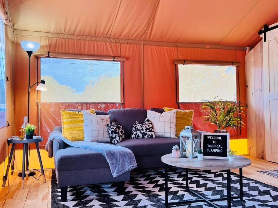 Luxury tent Tropical Glamping With Hot Tub