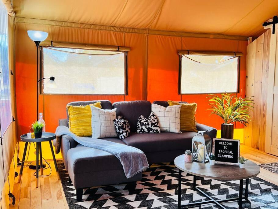 Luxury tent Tropical Glamping With Hot Tub *