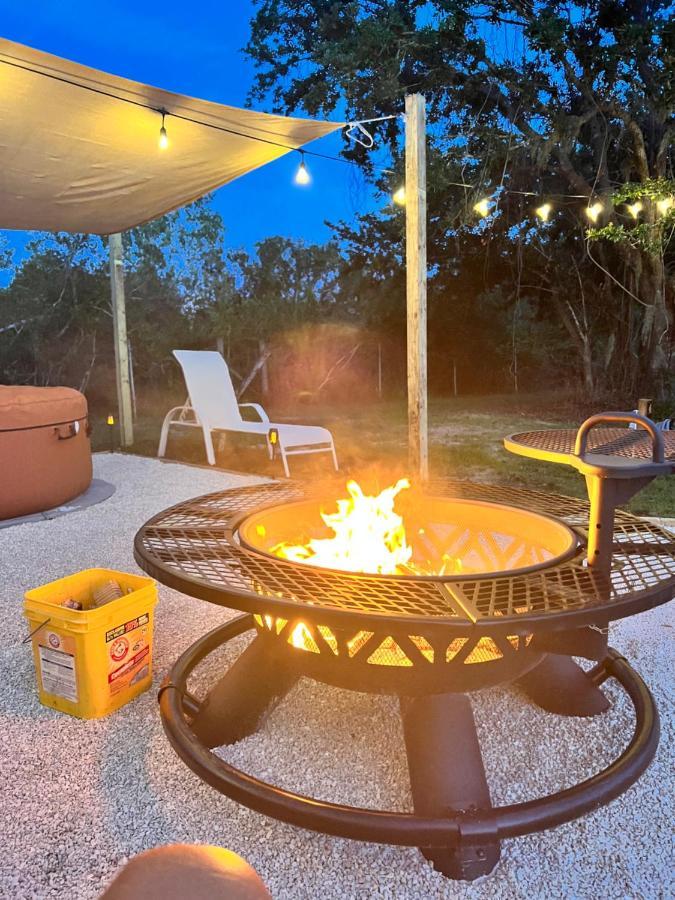 Luxury tent Tropical Glamping With Hot Tub Cleveland