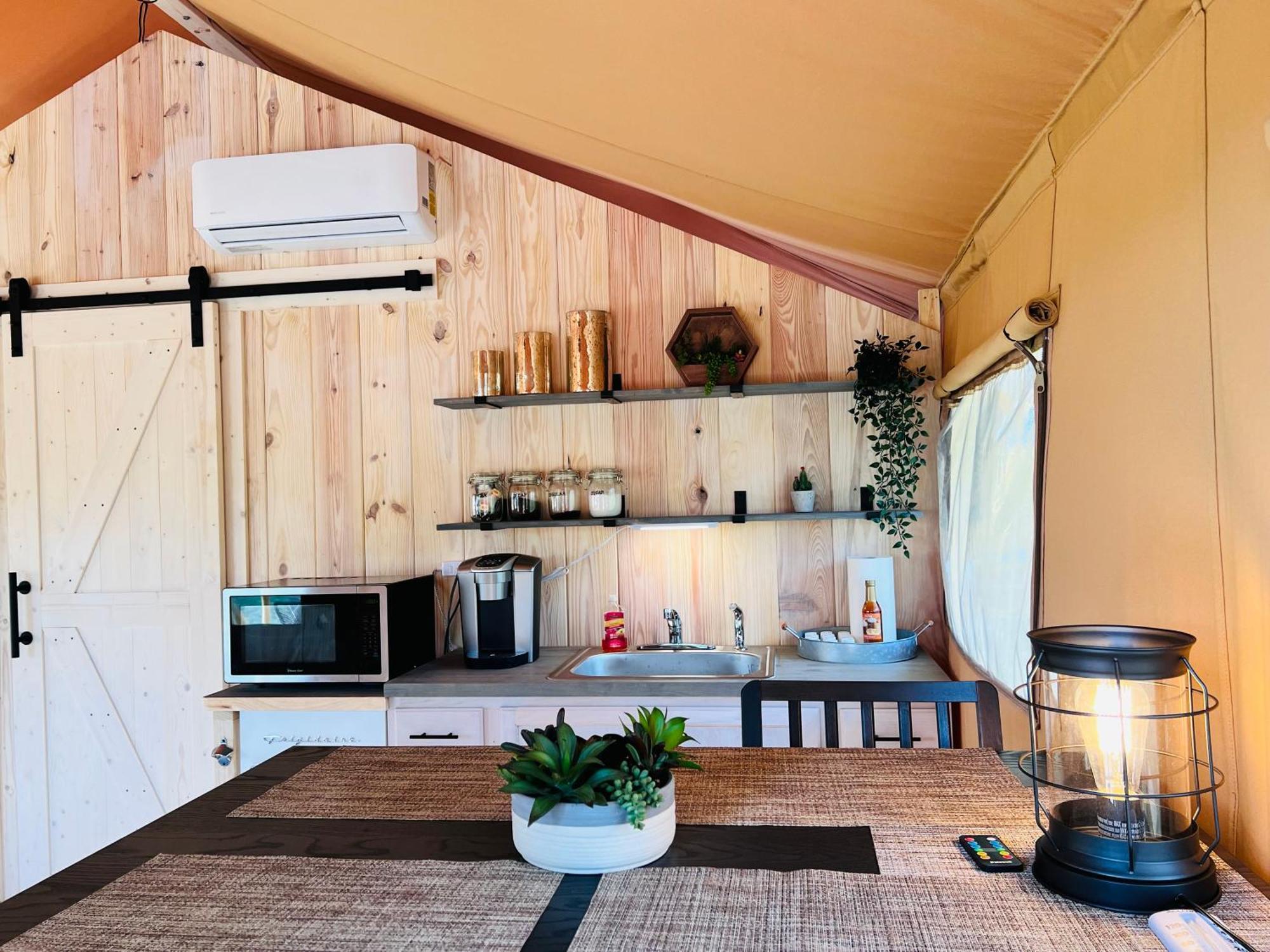 Tropical Glamping With Hot Tub Luxury tent